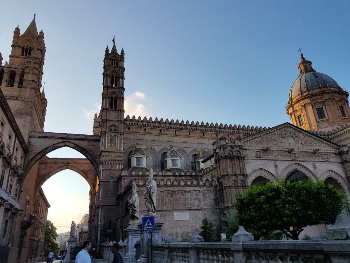 Casa Vacanze Villa D'Orleans Palermo Buitenkant foto