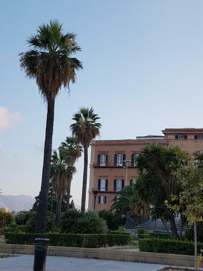 Casa Vacanze Villa D'Orleans Palermo Buitenkant foto