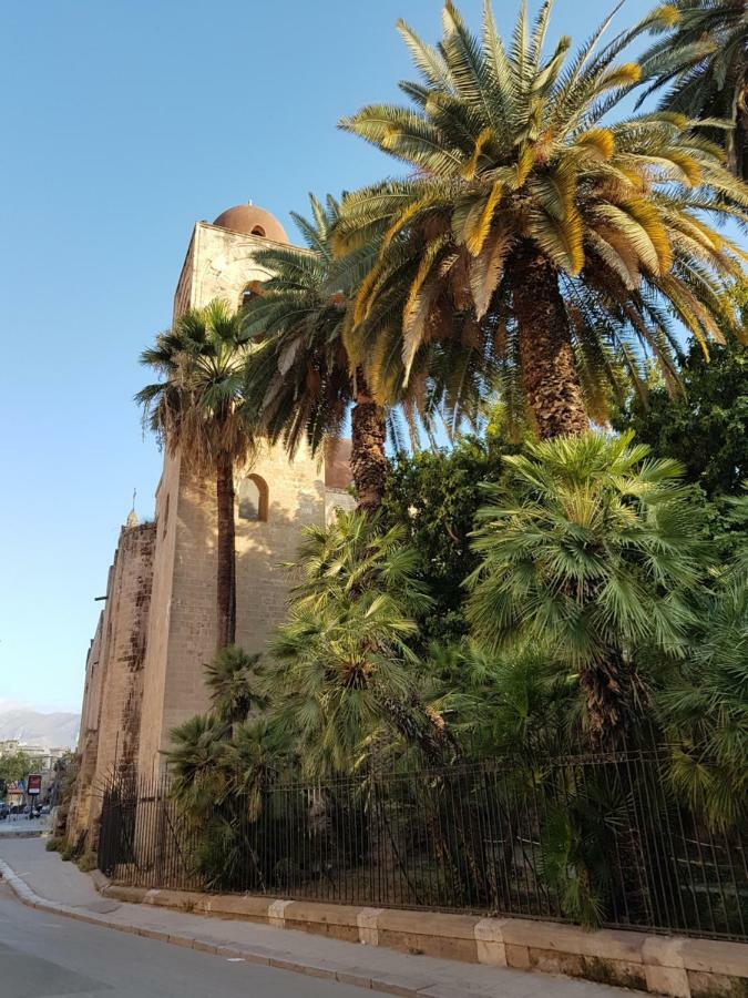 Casa Vacanze Villa D'Orleans Palermo Buitenkant foto