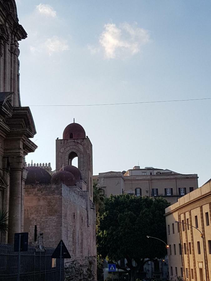 Casa Vacanze Villa D'Orleans Palermo Buitenkant foto