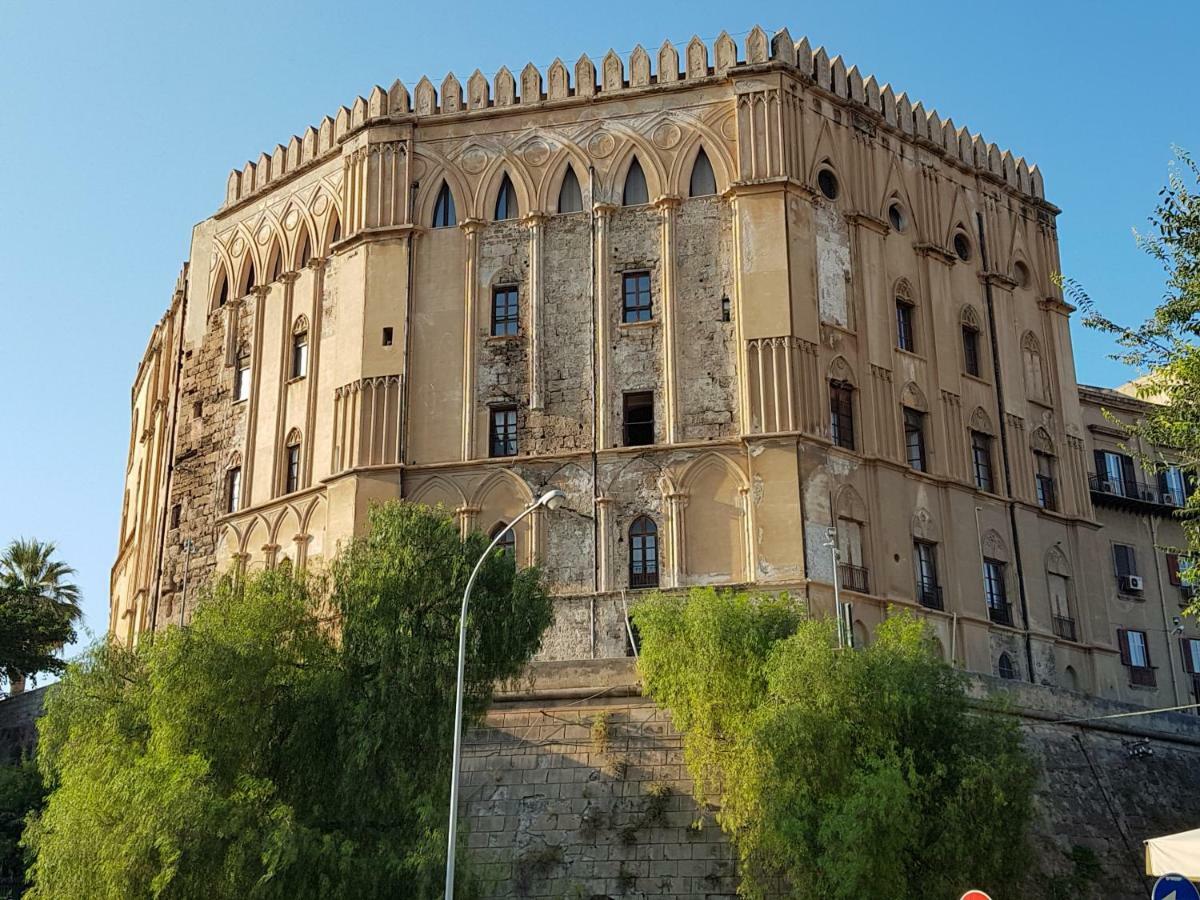Casa Vacanze Villa D'Orleans Palermo Buitenkant foto